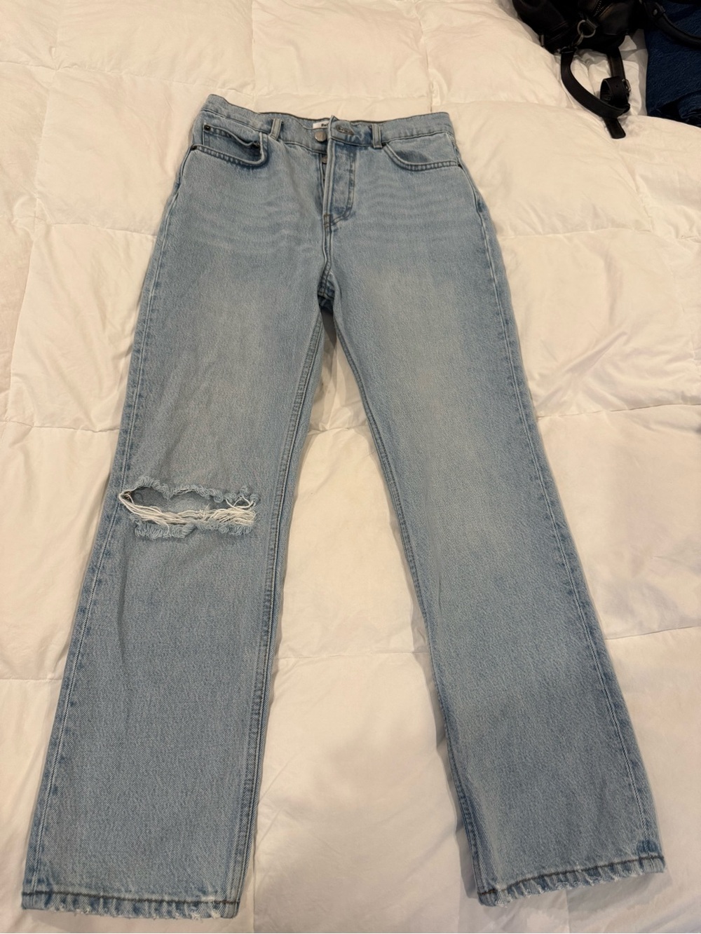 Reformation Light Wash Straight Leg Women's Jeans - Distressed Knee